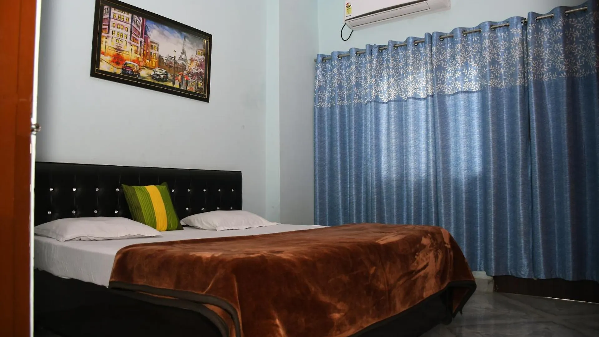 Indra Apartment Varanasi 0*,